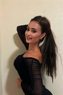 Ukrainian woman online mariia from kiev with Dark Brown hair age 27
