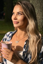 Belle femme allemande marina de hamburg avec Blond cheveux 33 ans photo-2