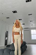 Girl from toronto eva with Blonde hair age 25 photo-12