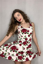 Beautiful woman of ukrainian yana from odessa with Light Brown hair age 24 photo-27