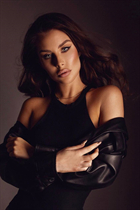 Novia de warsaw gabriella con pelo Marrón oscuro y edad 28 photo-20