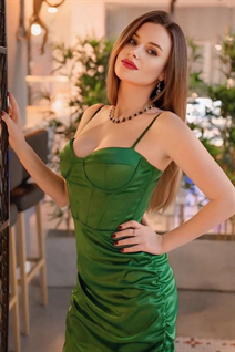 Mariée ukrainienne viktoria de lviv avec Brunette cheveux, âge 30