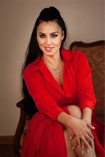 Perfect woman anna from bruxelles with Black hair age 43