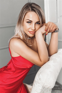 Épouse d'Ukraine kristina de nikolaev avec Blond cheveux, âge 38