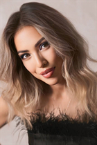 Mariée de astana ajgerim avec Brunette cheveux, âge 31