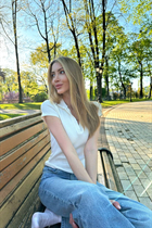 Femme célibataire ukrainienne valentyna de kyiv avec Chatain clairs cheveux, âge 31 photo-4