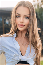 Femme parfaite tatiana de paris avec Chatain clairs cheveux, âge 40 photo-9
