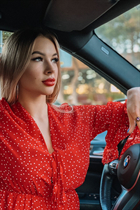 Ukrainian single woman alena from sevastopol with Blonde hair age 29 photo-3