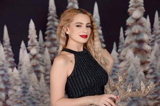 Beautiful woman of ukrainian narine from kyiv with Blonde hair age 41 photo-5