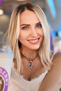 Pretty girl valentina from valencia with Blonde hair age 48