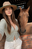Fille mexicaine anna de mexico avec Chatain clairs cheveux 36 ans photo-3
