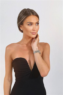 Bride from madrid violetta with Blonde hair age 44