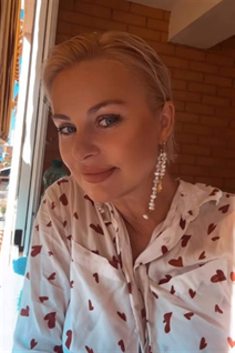 Femme parfaite yana de alicante avec Blond cheveux, âge 43