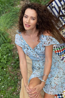 Perfect woman lina from nur-sultan with Light Brown hair age 40