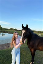 Beautiful Ukrainian woman polina from kyiv with Light Brown hair age 33 photo-4