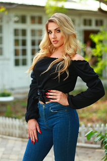 Single women from ukraine aleksandra from odessa with Blonde hair age 29