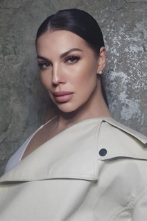 Hermosa mujer ucraniana soltera oksana de rivne con pelo Negro y edad 47