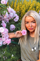 Lovely Ukrainian girl daria from chernigov with Blonde hair age 32 photo-4