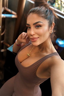 Saliendo con una mujer venezolana geraldine de rio de janeiro con pelo Marrón claro y 40 años