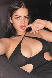 Dating moldovan woman vanessa from kishinev with Dark Brown hair age 20