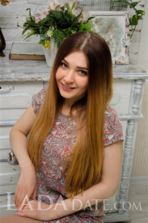 Fille ukrainienne julia de pisochyn avec Brunette cheveux, âge 30