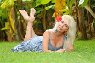 Dating a german girl elena from berlin with Blonde hair 52 years old photo-16