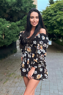 Pretty ukrainian lady olena from kharkov with Black hair age 36