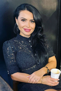 Dame moldave viorica de chisinau avec Noirs cheveux, âge 42