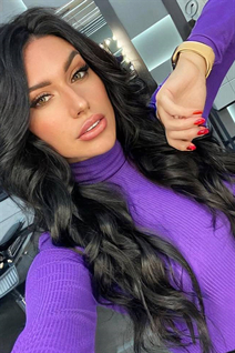 Bride from los angeles oleksandra with Dark Brown hair age 31