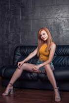 Dama de Ucrania yuliya de nikolaev con pelo Marrón claro y edad 33 photo-4