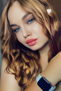Femmes slaves anastasia de kyiv avec Chatain clairs cheveux, âge 19