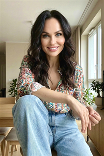Perfect woman olena from warsaw with Dark Brown hair age 49