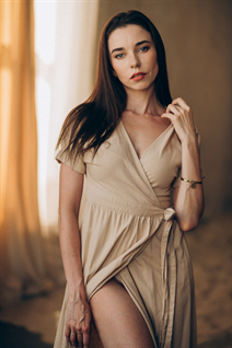 Jolie fille ukrainienne marina de kyiv avec Brunette cheveux, âge 34