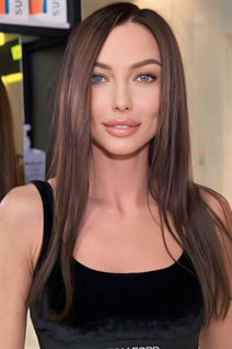 Bride from london natalia with Light Brown hair age 37