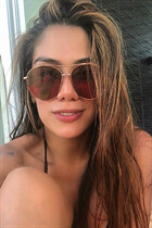 Dating columbian woman stephanie from medellin with Red hair age 31