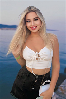 Novia ucraniana viktoriia de kharkiv con pelo Rubio y edad 24