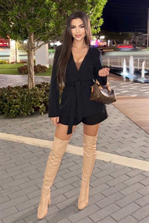 Jolie fille daria de miami avec Brunette cheveux, âge 24