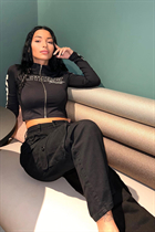 Novia de paris filoni con pelo Marrón oscuro y edad 27 photo-9