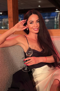 Perfect woman marina from vienna with Dark Brown hair age 45