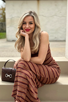 Mariée de brussels anna avec Blond cheveux, âge 42 photo-4