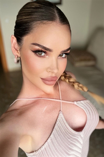 Chica de barcelona vladislava con pelo Rubio y edad 38