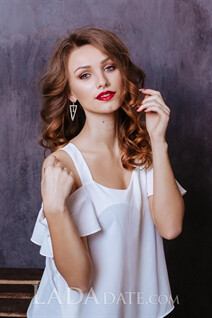 Romance tours to ukraine with alina from kherson with Light Brown hair age 27