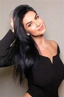 Chica ucraniana victoria de kiev con pelo Marrón oscuro y edad 41