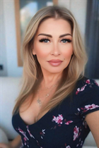 Dating ukrainian woman hanna from kiev with Blonde hair age 47