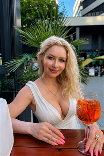 Superbe femme ukrainienne olena de ivano-frankivsk aux cheveux Blond, age 46