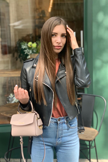 Date ukrainienne olena de kherson avec Chatain clairs cheveux, âge 30