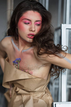 Dating a german woman alia from berlin with Light Brown hair 25 years old photo-5