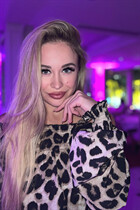 dubai bride victoria with Blonde hair age 32 photo-1