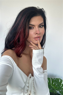 Date Ukrainian women iryna from dnipro with Black hair age 46