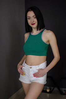 Ukrainian girl bohdana from kremenchug with Black hair age 22